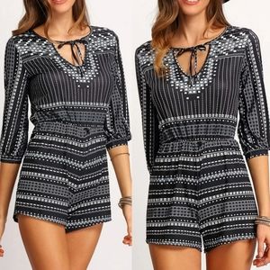 Retro V-neck Print Fitted  Romper . M